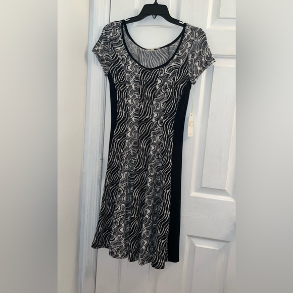 Size small black and white groovy swirl lines multi pattern dress - Picture 2 of 5